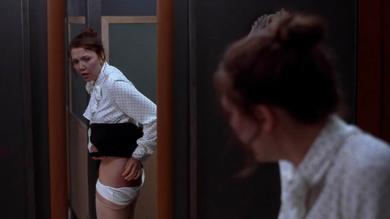 Maggie Gyllenhaal Secretary Nude Scene 42